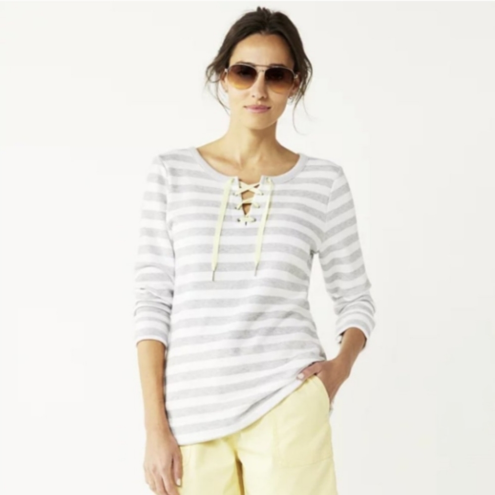CROFT AND BARROW LACE UP GRAY AND WHITE STRIPED SWEATSHIRT SIZE L